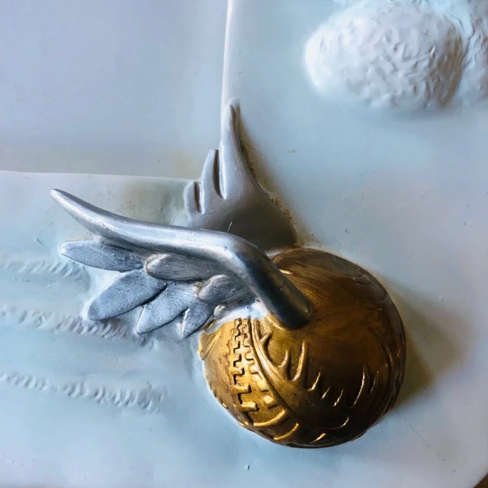 Vintage Harry Potter 2001 Hallmark Picture Frame Quidditch Snitch READ~